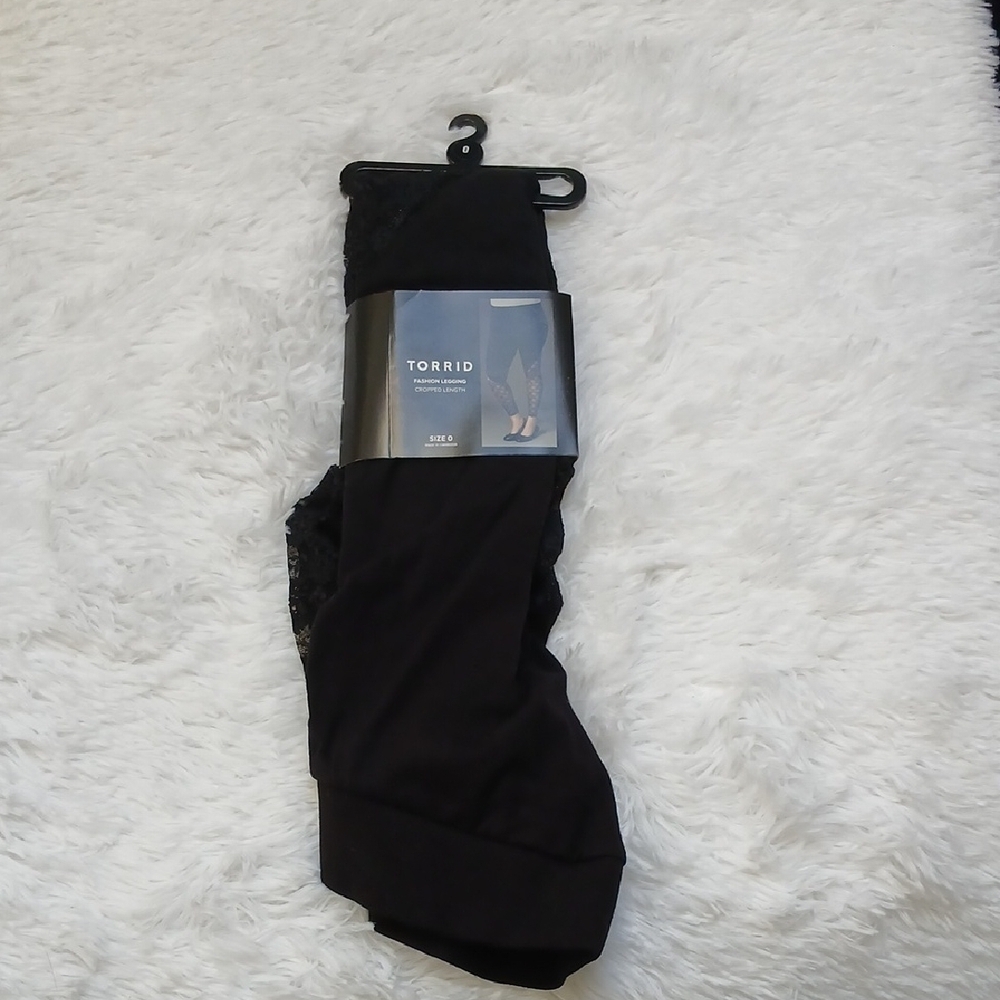 NWT Torrid Black Cropped Fashion Leggings With Lace Detail Size 0X